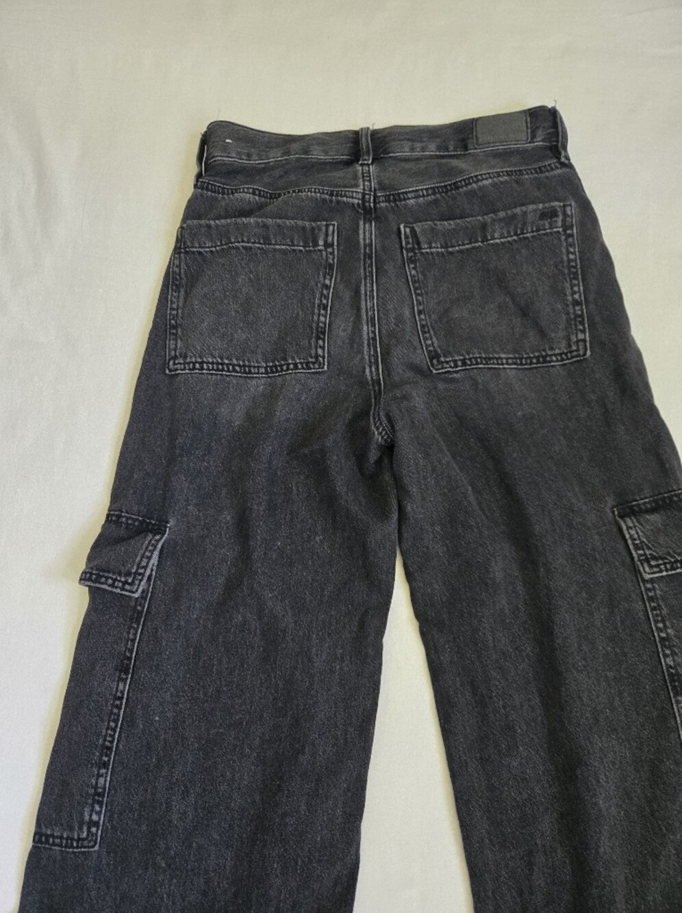 American Eagle Super High Rise Baggy Wide Leg Jeans Cargo Black Size 0 Short - Picture 5 of 12